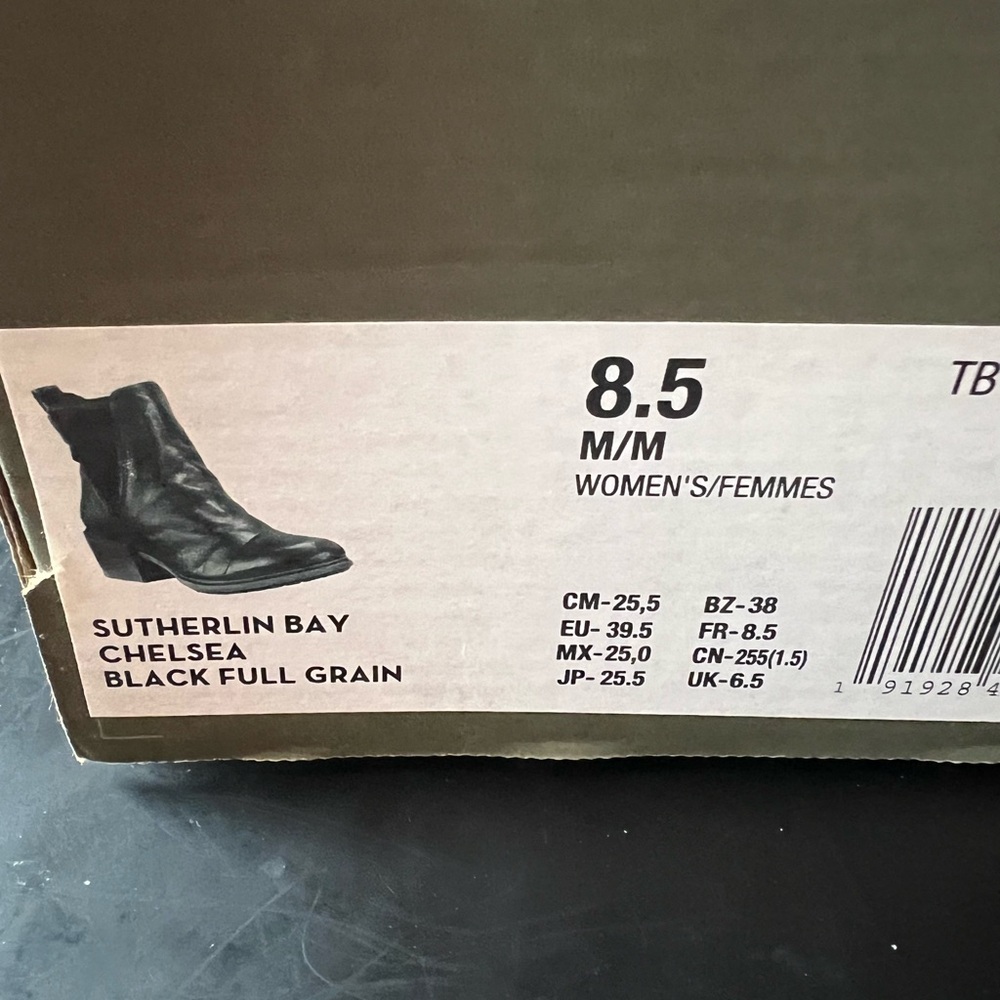 New in Box Timberland Sutherlin Bay Chelsea Boot size 8.5